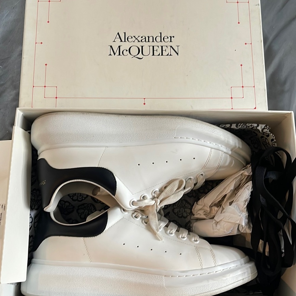 Alexander McQueen oversized sneaker black & white